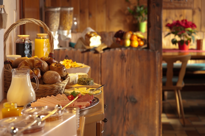 restaurant-TOURRETTES-min_breakfast-801827